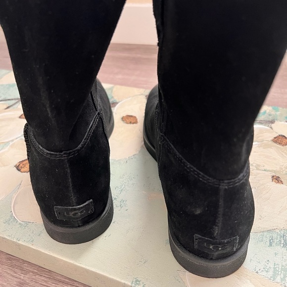 UGG: Josefene Black suede boots in size 9. Pre-owned. Very good condition. - Picture 3 of 8